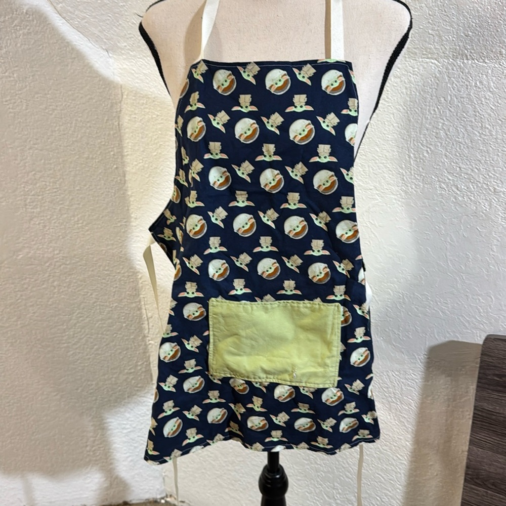 Handmade baby yoda child’s apron - Picture 1 of 4
